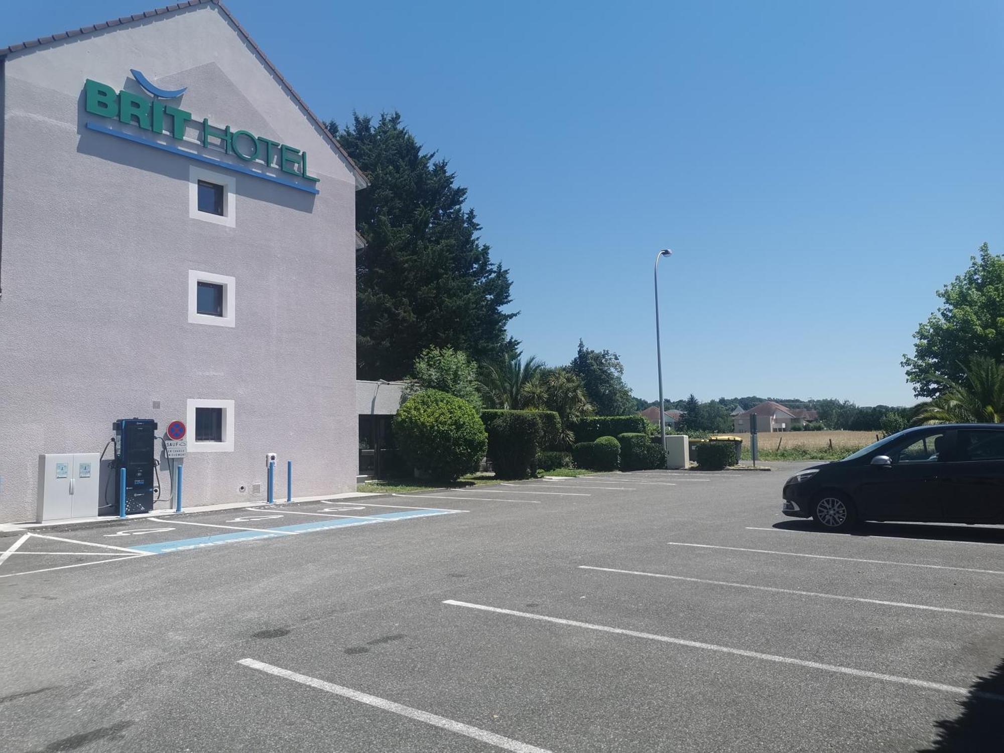 Brit Hotel Confort Pau Lons Exterior photo