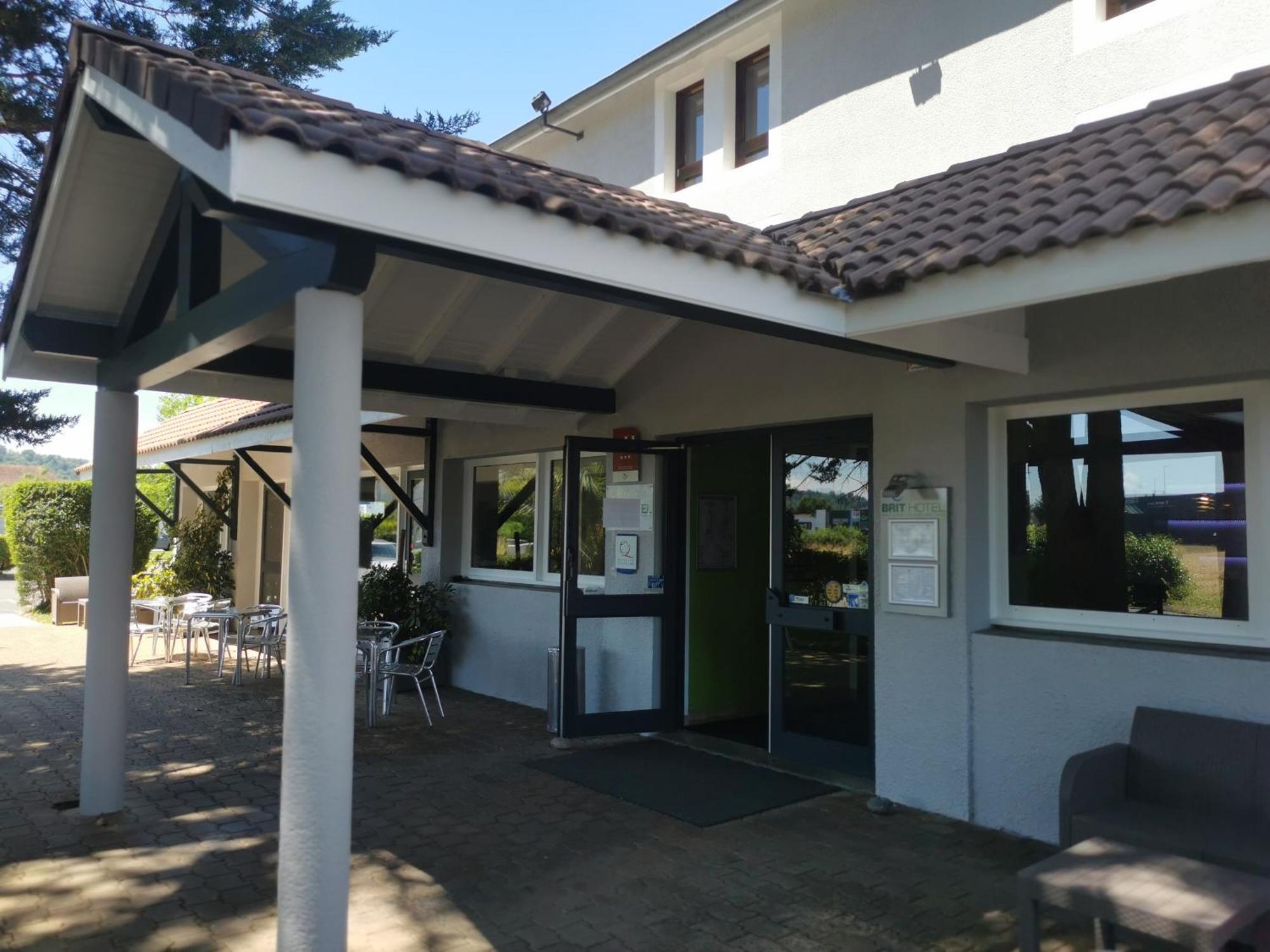 Brit Hotel Confort Pau Lons Exterior photo