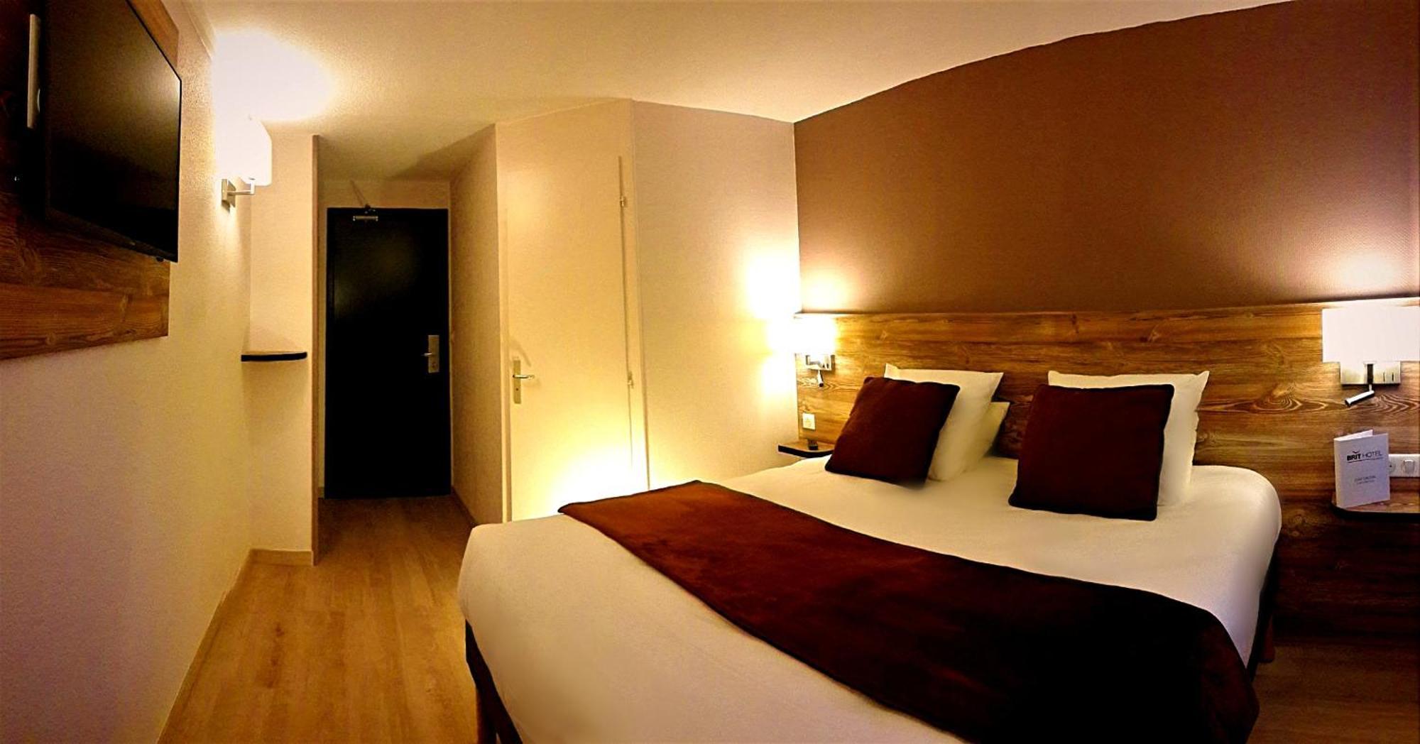 Brit Hotel Confort Pau Lons Exterior photo