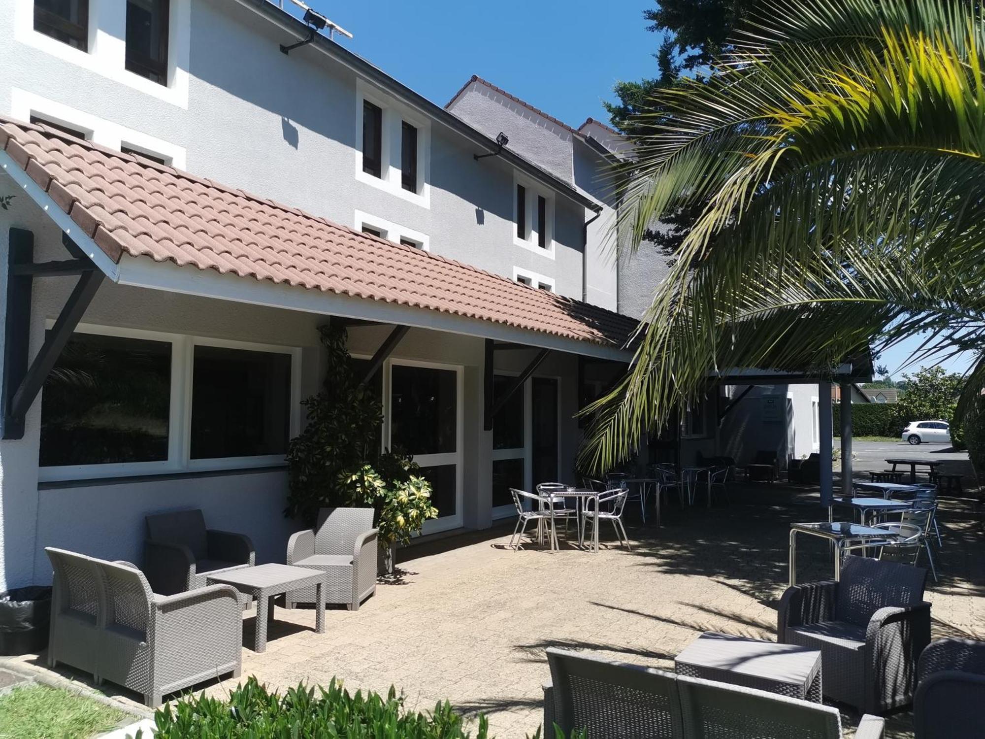 Brit Hotel Confort Pau Lons Exterior photo