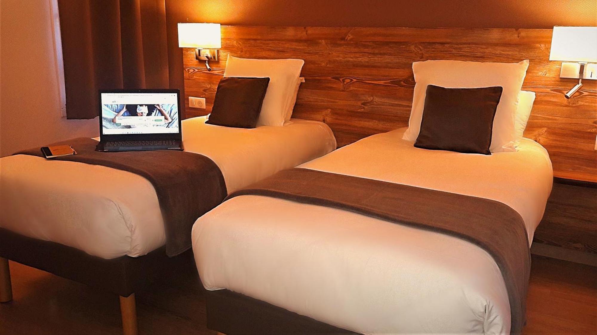 Brit Hotel Confort Pau Lons Exterior photo