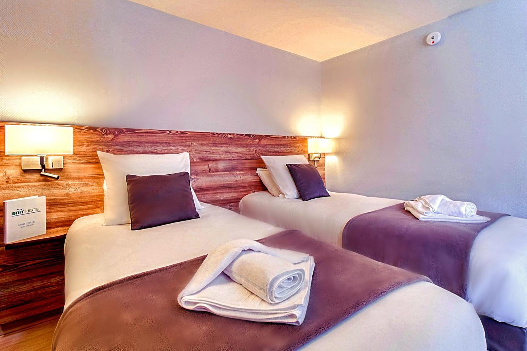 Brit Hotel Confort Pau Lons Exterior photo