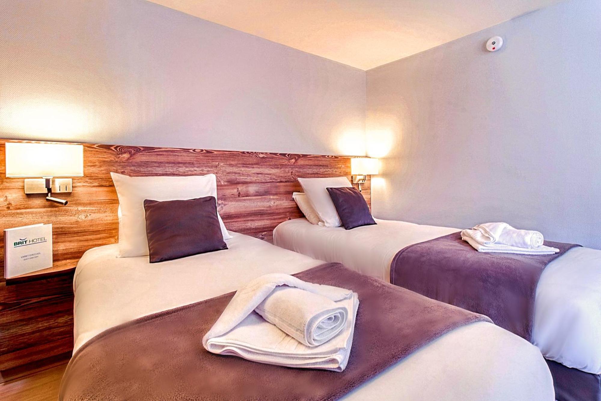Brit Hotel Confort Pau Lons Exterior photo