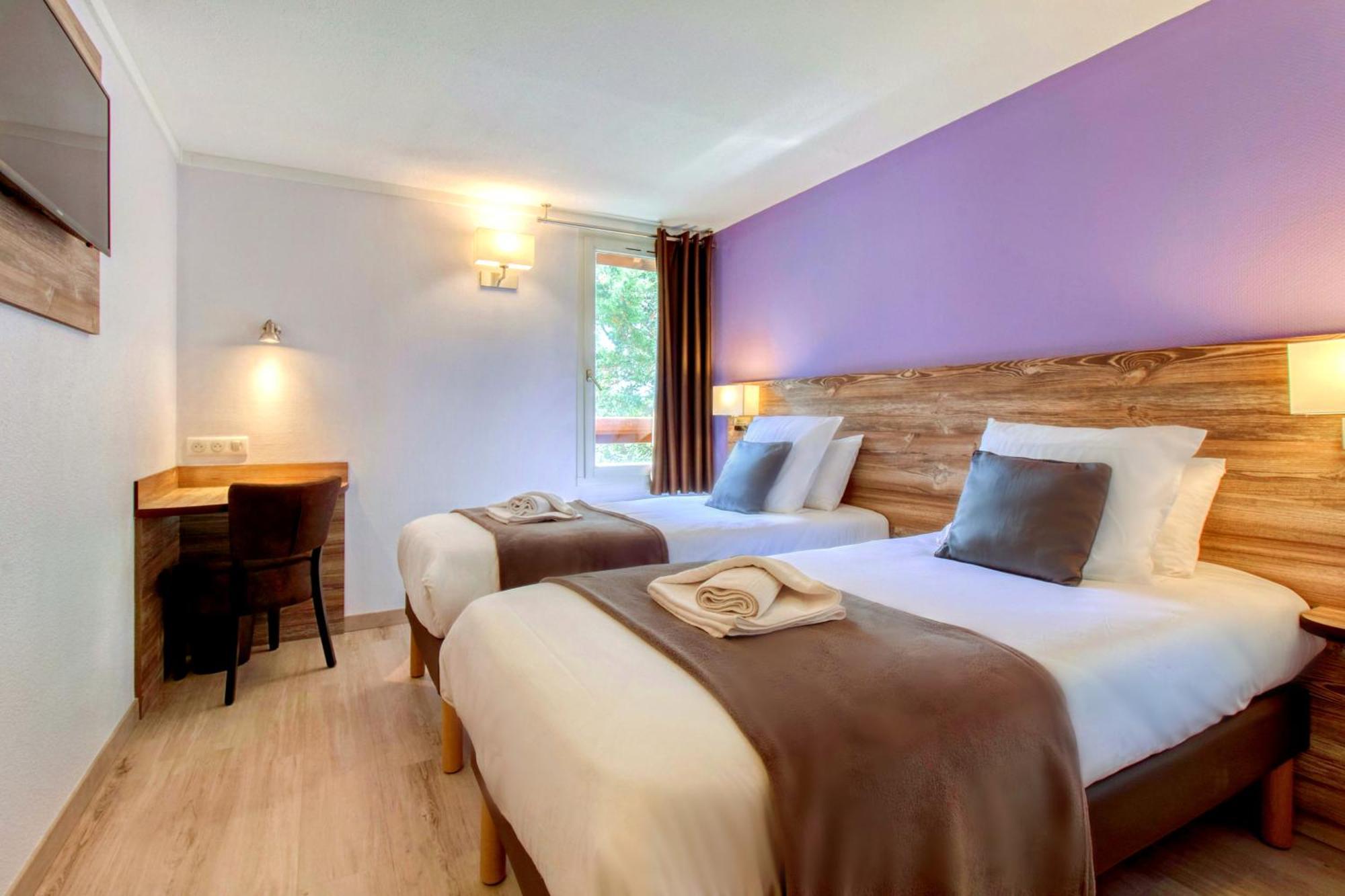 Brit Hotel Confort Pau Lons Exterior photo