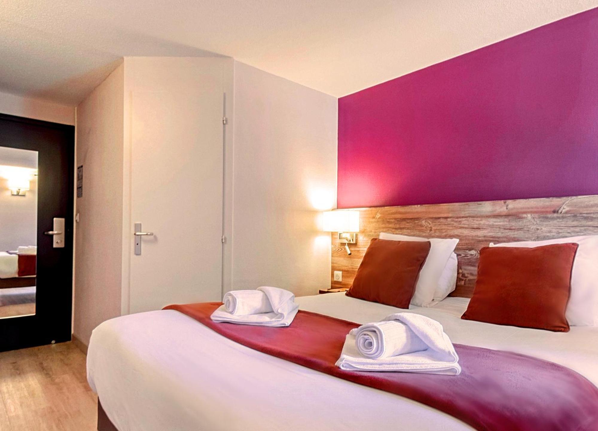 Brit Hotel Confort Pau Lons Exterior photo