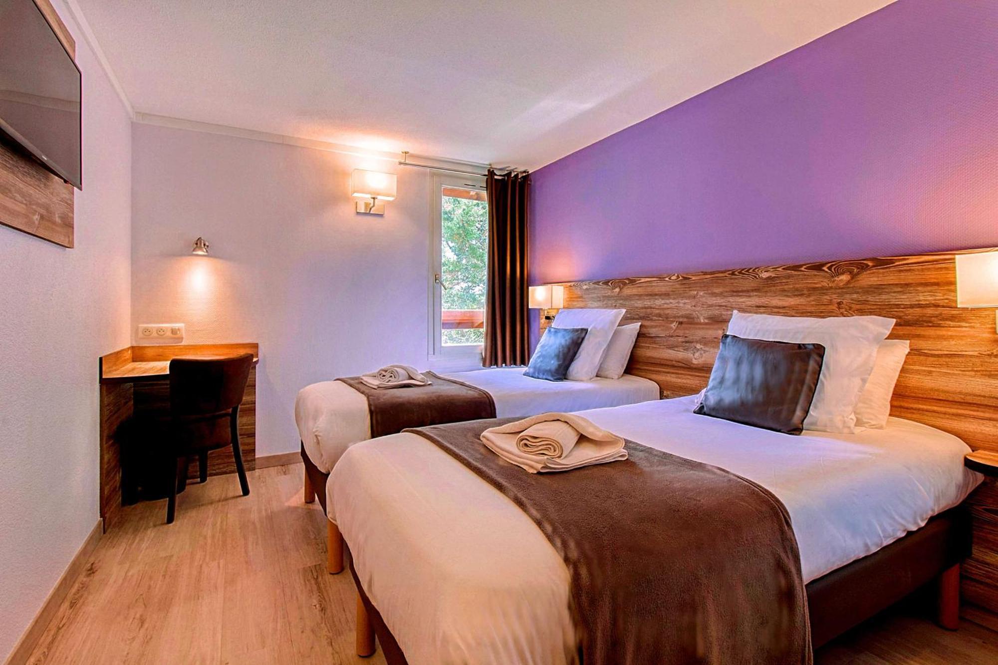 Brit Hotel Confort Pau Lons Exterior photo