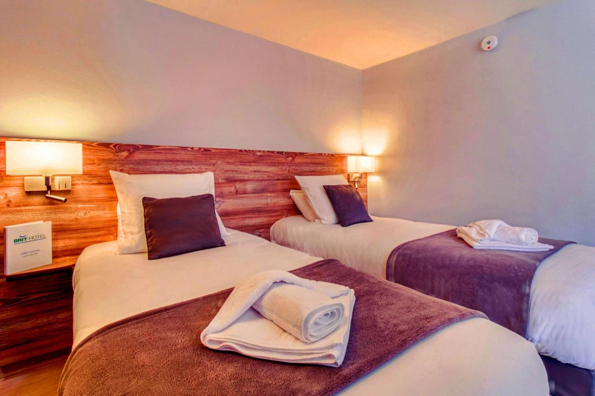 Brit Hotel Confort Pau Lons Exterior photo