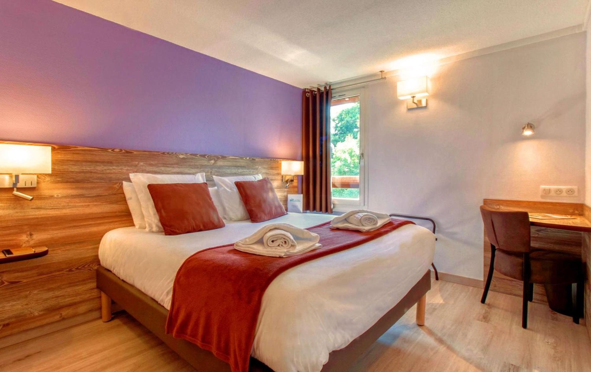 Brit Hotel Confort Pau Lons Exterior photo