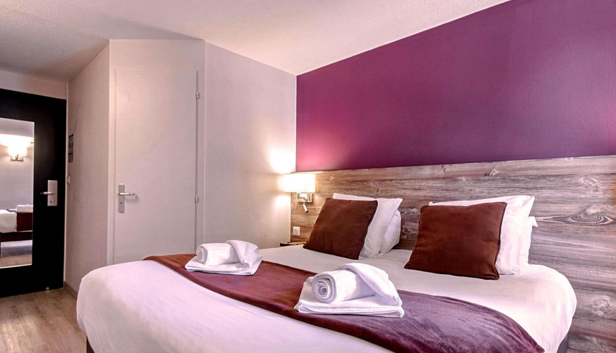 Brit Hotel Confort Pau Lons Exterior photo