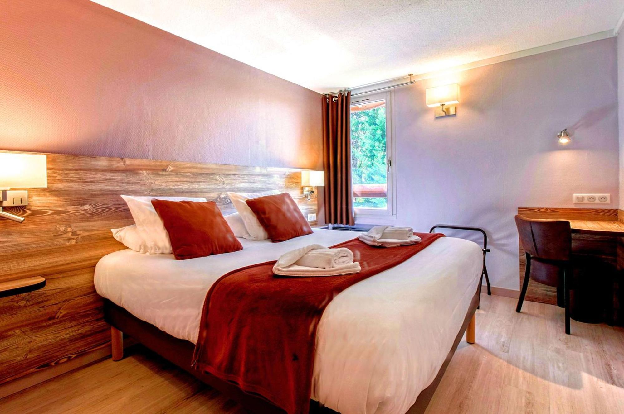 Brit Hotel Confort Pau Lons Exterior photo