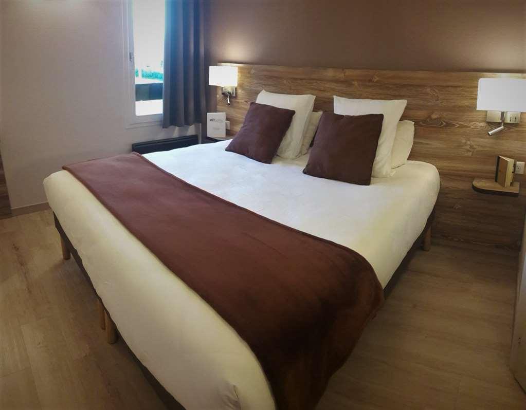 Brit Hotel Confort Pau Lons Room photo