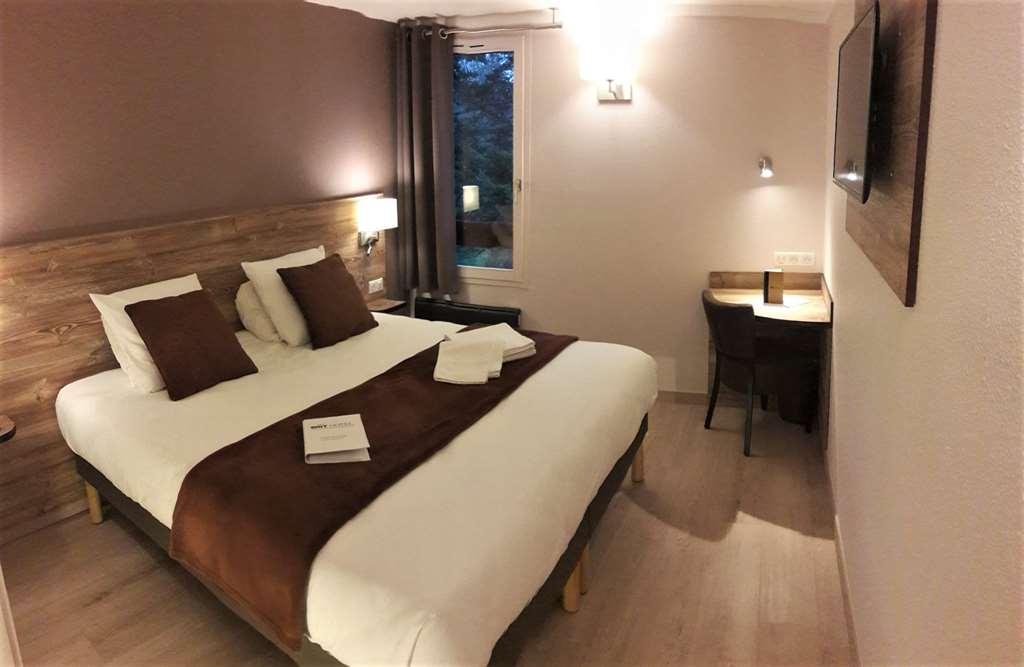 Brit Hotel Confort Pau Lons Room photo