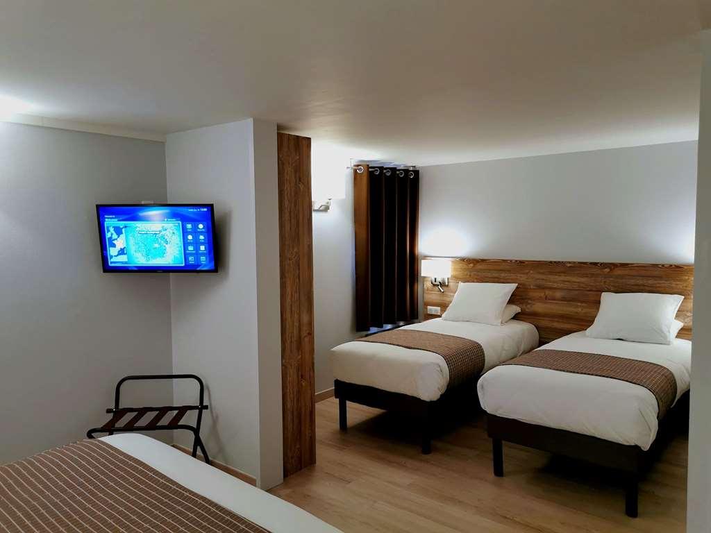 Brit Hotel Confort Pau Lons Room photo