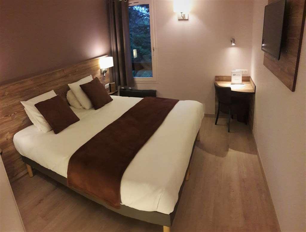 Brit Hotel Confort Pau Lons Room photo