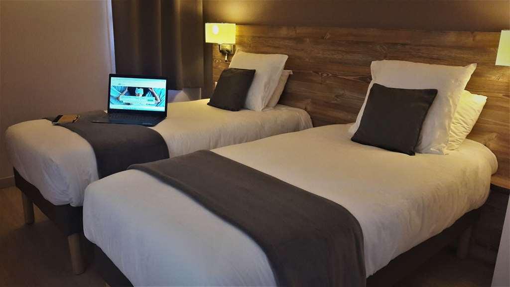 Brit Hotel Confort Pau Lons Room photo