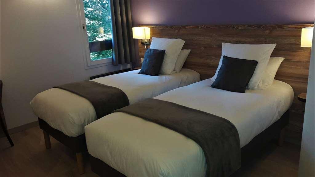 Brit Hotel Confort Pau Lons Room photo