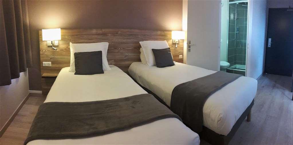Brit Hotel Confort Pau Lons Room photo