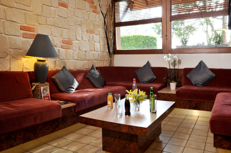 Brit Hotel Confort Pau Lons Exterior photo