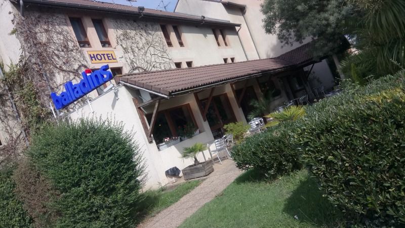Brit Hotel Confort Pau Lons Exterior photo