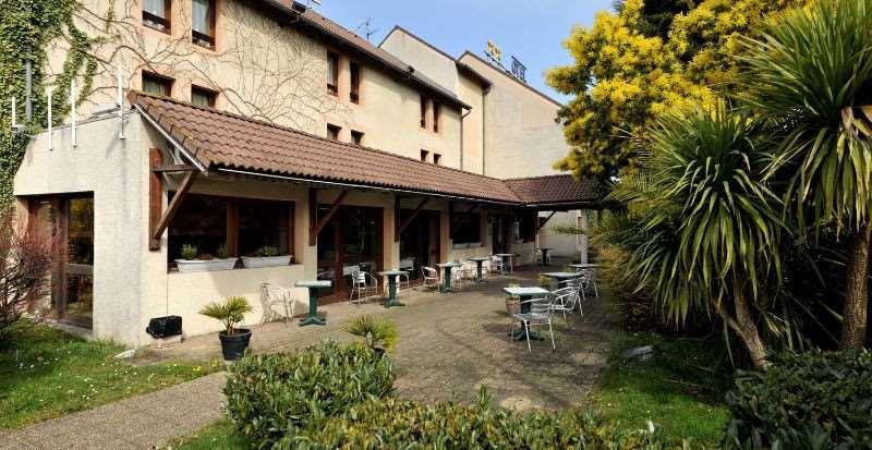 Brit Hotel Confort Pau Lons Exterior photo